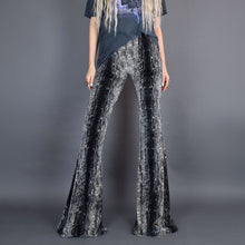 Load image into Gallery viewer, Crawling King Snake (Black)